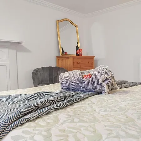 Spaceship 4 Luxury 4 Bedroom By Altoluxoexperience Short Lets & Serviced With Free Wifi & Parking Apartman *