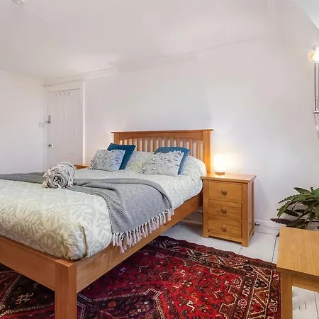 Spaceship 4 Luxury 4 Bedroom By Altoluxoexperience Short Lets & Serviced With Free Wifi & Parking בריסטול