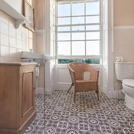 Spaceship 4 Luxury 4 Bedroom By Altoluxoexperience Short Lets & Serviced With Free Wifi & Parking * Бристоль