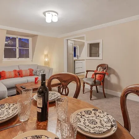 Spaceship 4 Luxury 4 Bedroom By Altoluxoexperience Short Lets & Serviced With Free Wifi & Parking Bristol