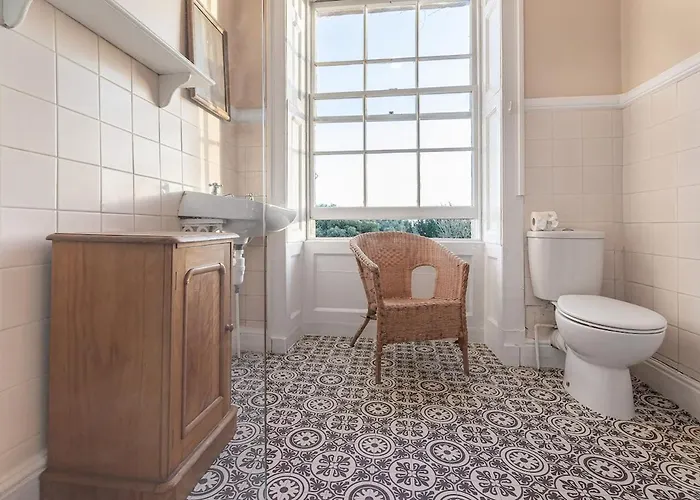 Spaceship 4 Luxury 4 Bedroom By Altoluxoexperience Short Lets & Serviced With Free Wifi & Parking * Bristol