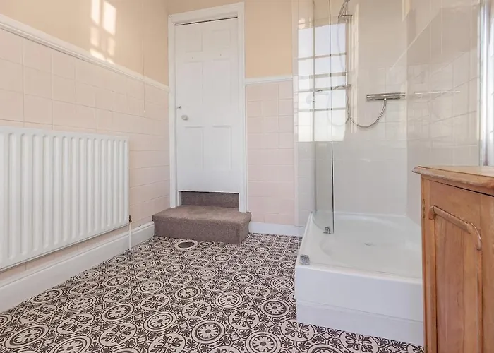 Spaceship 4 Luxury 4 Bedroom By Altoluxoexperience Short Lets & Serviced With Free Wifi & Parking Bristol