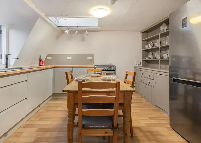 Spaceship 4 Luxury 4 Bedroom By Altoluxoexperience Short Lets & Serviced With Free Wifi & Parking Bristol