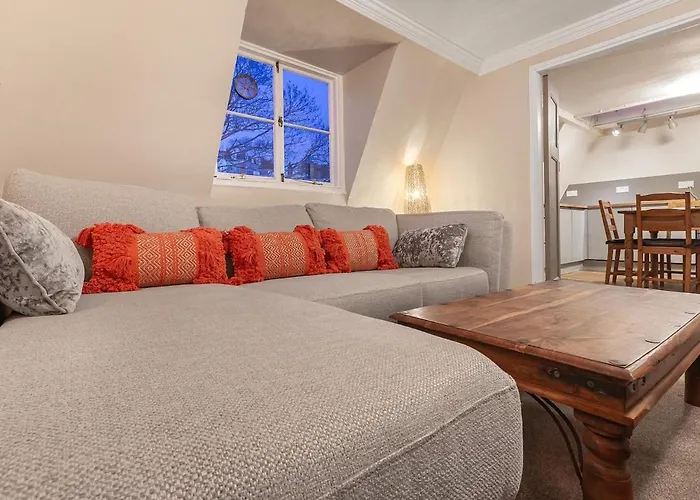 Spaceship 4 Luxury 4 Bedroom By Altoluxoexperience Short Lets & Serviced With Free Wifi & Parking * Bristol