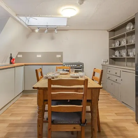 Spaceship 4 Luxury 4 Bedroom By Altoluxoexperience Short Lets & Serviced With Free Wifi & Parking Bristol