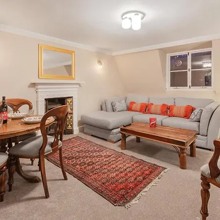 Apartment Spaceship 4 Luxury 4 Bedroom By Altoluxoexperience Short Lets & Serviced With Free Wifi & Parking